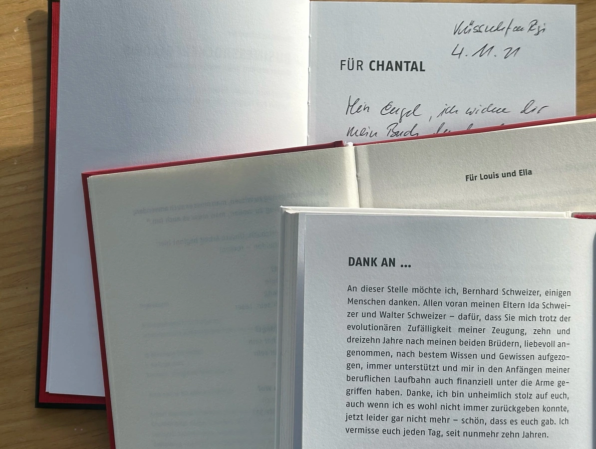 Bernhard Schweizer, Organisationsentwickler, Executive Coach und Experte für Transformation mit Substanz (Deep Change) aus der Schweiz, begleitet Unternehmen, KMU und Führungskräfte in der Deutschschweizweiz,  Luzern, Zug, Zürich, Bern und Basel sowie international bei nachhaltiger Organisationsentwicklung, Leadership Coaching sowie Kulturentwicklung und Nachfolgplanung. 
Das Bild zeigt persönliche Widmungen in den Büchern von Bernhard Schweizer an seine Eltern, seine Kinder und seine Partnerin. Es verweist auf den inneren Kern seiner Arbeit: die wirksame Entwicklung von Führung, Organisation und Kultur aus dem Innen heraus.
Die Bild steht für Wertschätzung, Verbundenheit und Dankbarkeit als Basis jedes persönlichen Veränderungsprozessen.
Wirtschaftlich fundiert, menschlich wirksam.